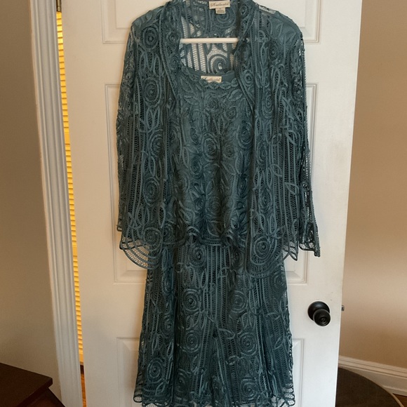 Soulmates Three Piece Wave Crochet Lace Mother of Bride Dress - Picture 3 of 4